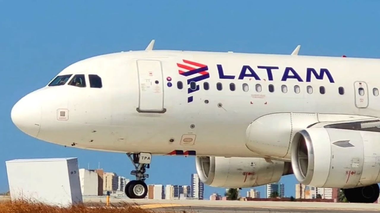 Avião da Latam força pouso em aeroporto de Brasília
