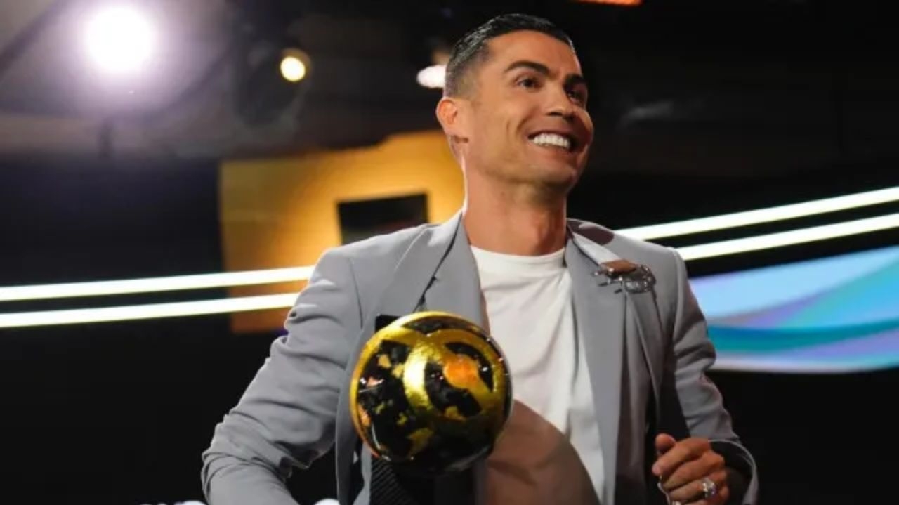 Cristiano Ronaldo afirma que Vinícius Jr. merecia ter levado a Bola de Ouro: “foi injusto”
