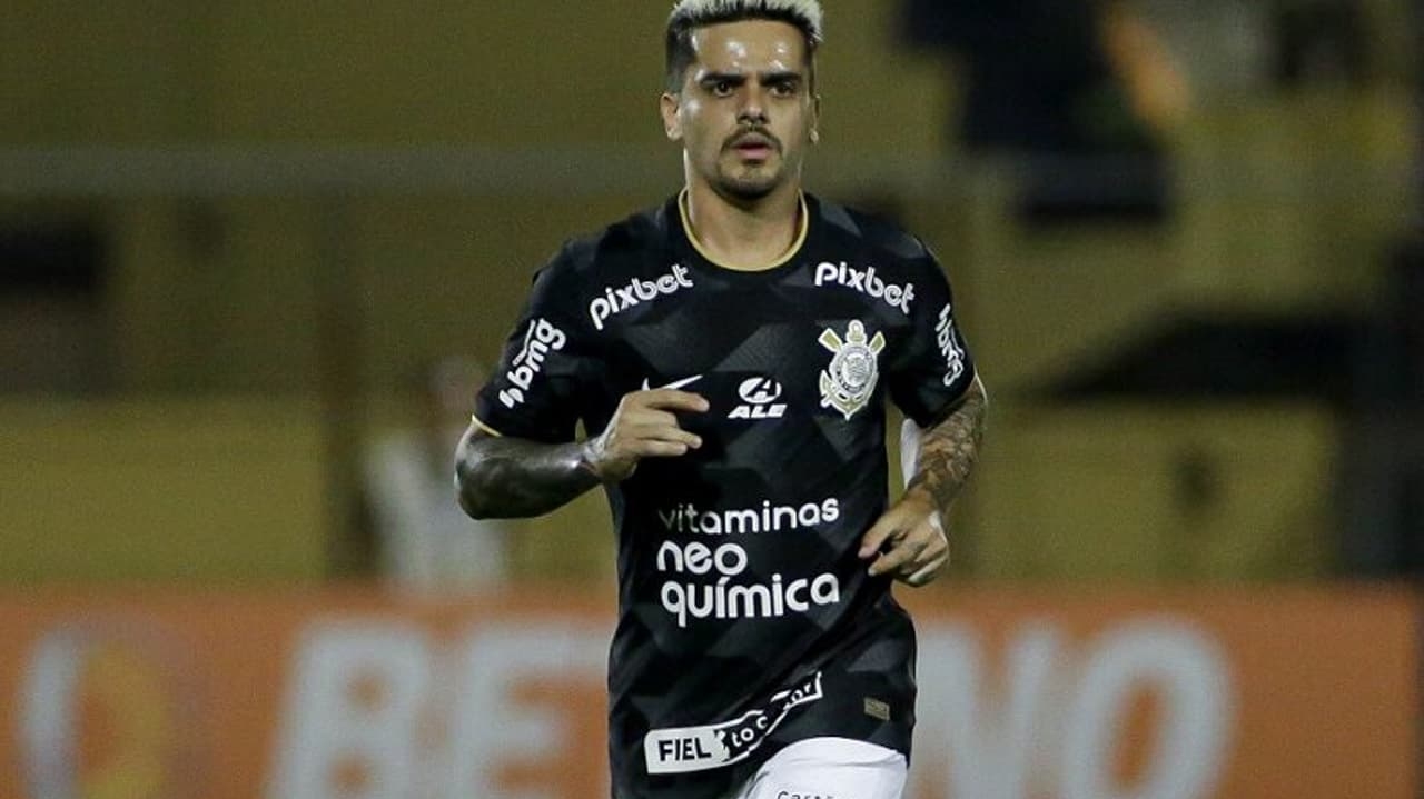 Corinthians negocia empréstimo de Fagner para o Cruzeiro