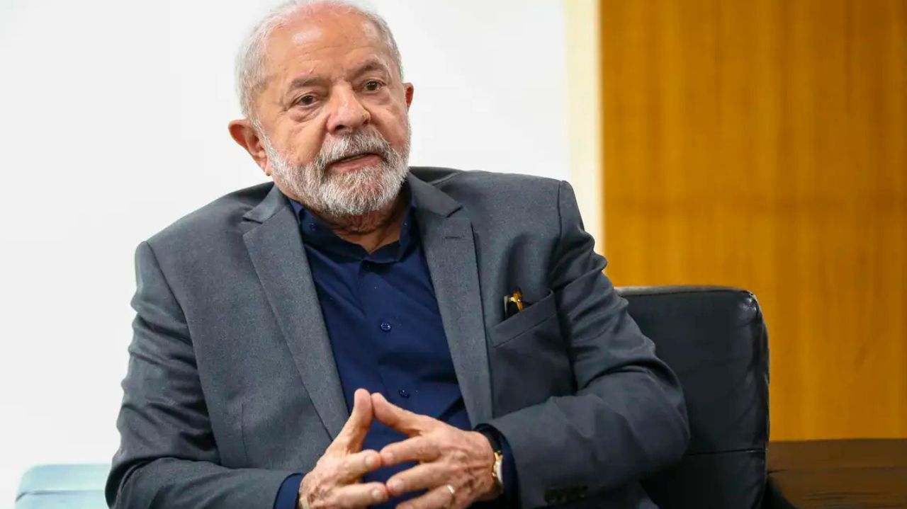 Lula sanciona lei que limita crescimento do salário mínimo até 2030