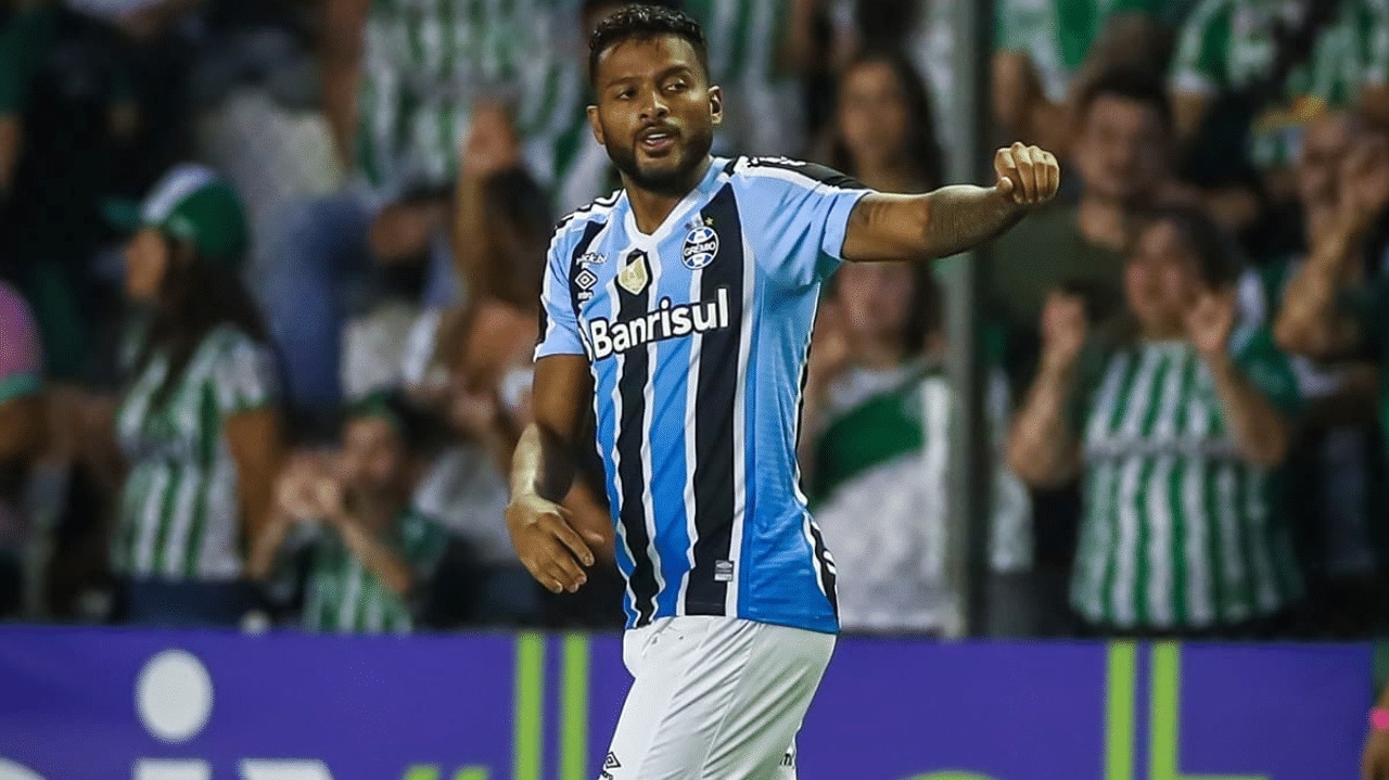Saindo pela porta da frente, Reinaldo não fica no Grêmio em 2025