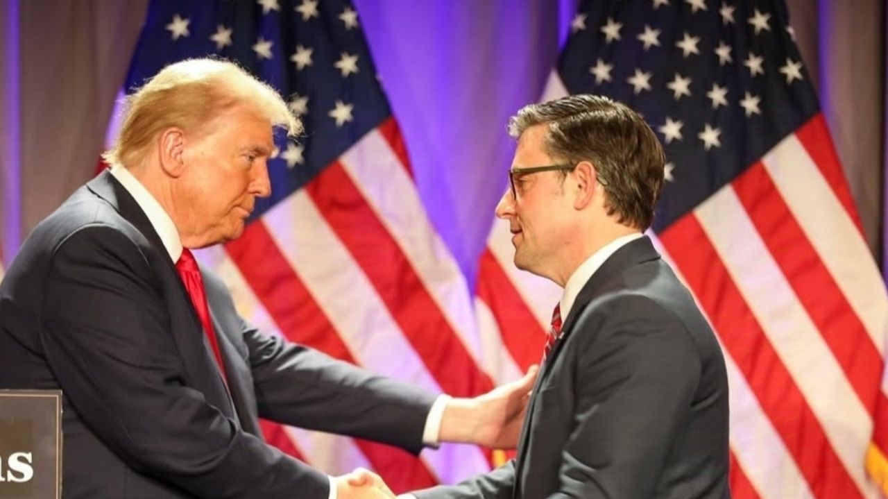 Trump apoia Mike Johnson para continuar como presidente da Câmara dos Representantes