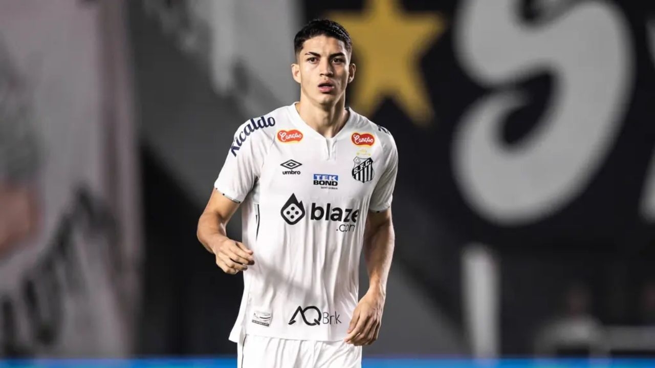 Botafogo não vai envolver jogadores em oferta por zagueiro do Santos