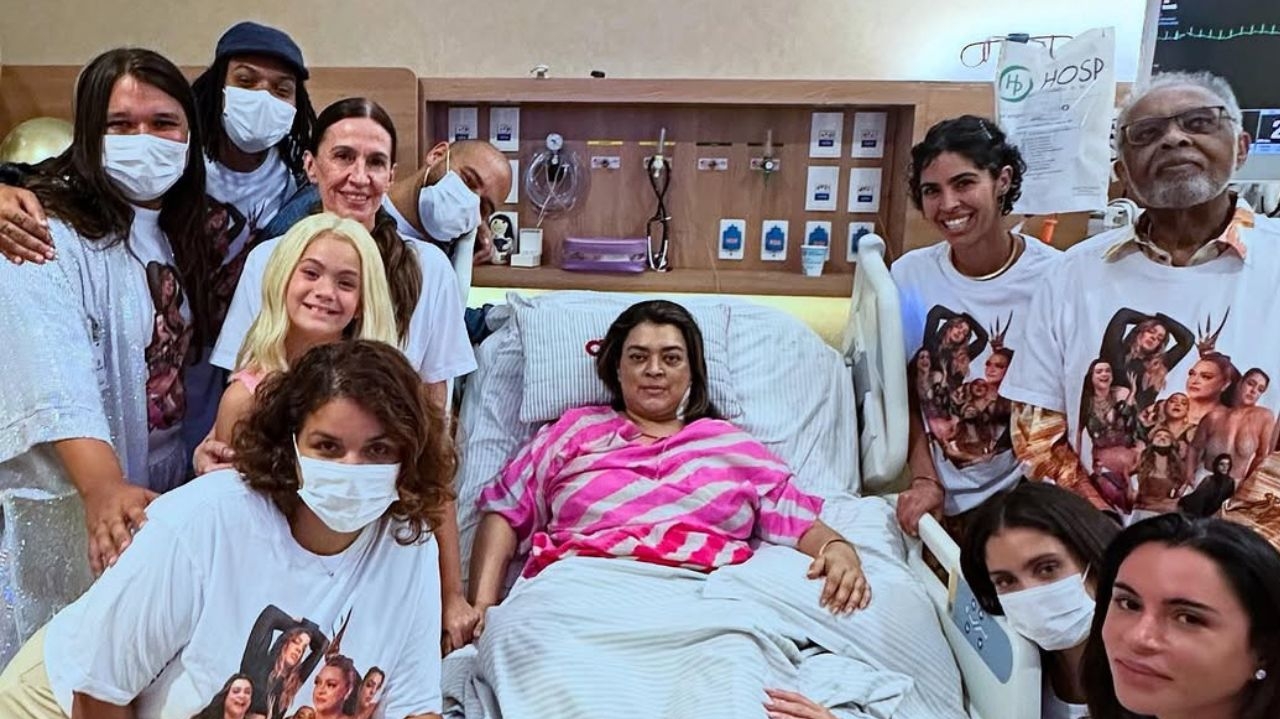 Preta Gil Celebra Ano Novo com a Família e Recebe Homenagem de Ivete Sangalo no Réveillon