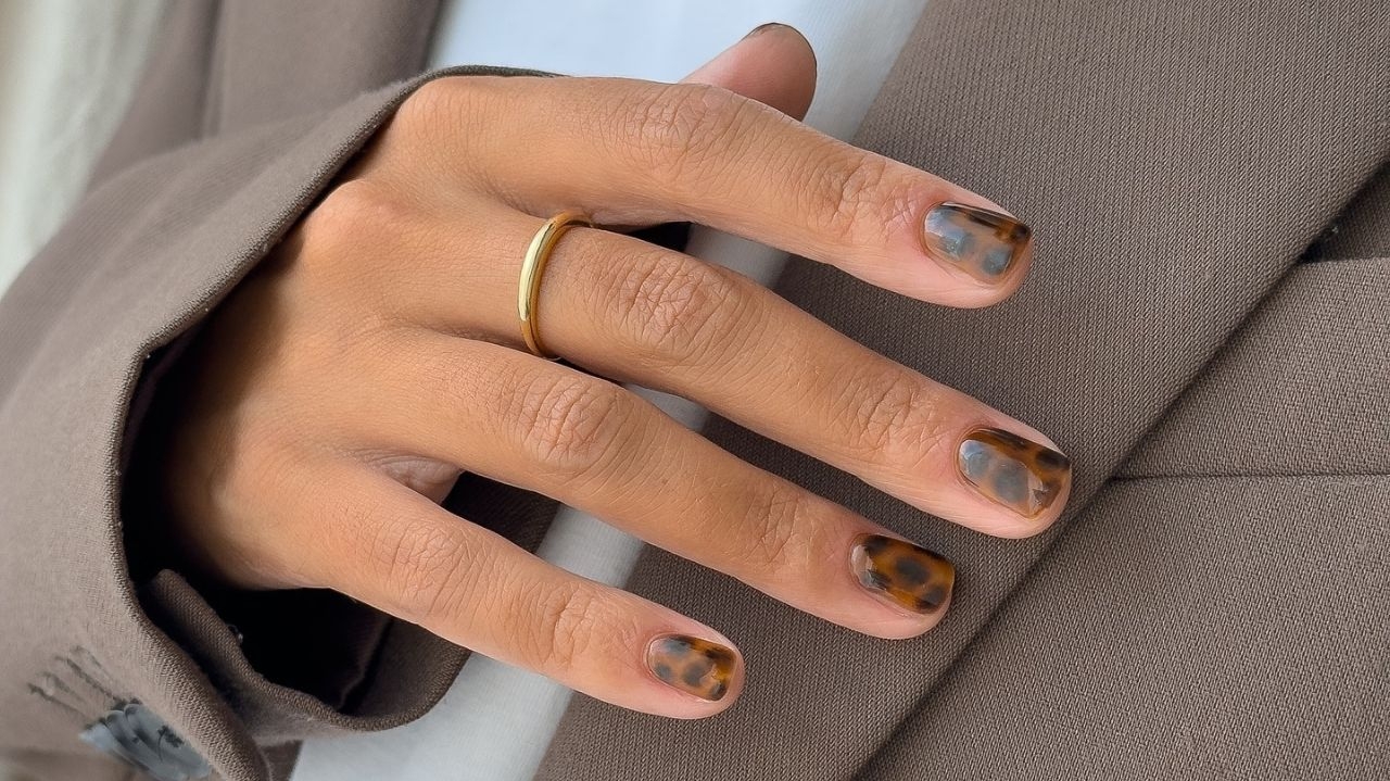 Desde o brilho ao animal print: confira as tendências para o nail art em 2025