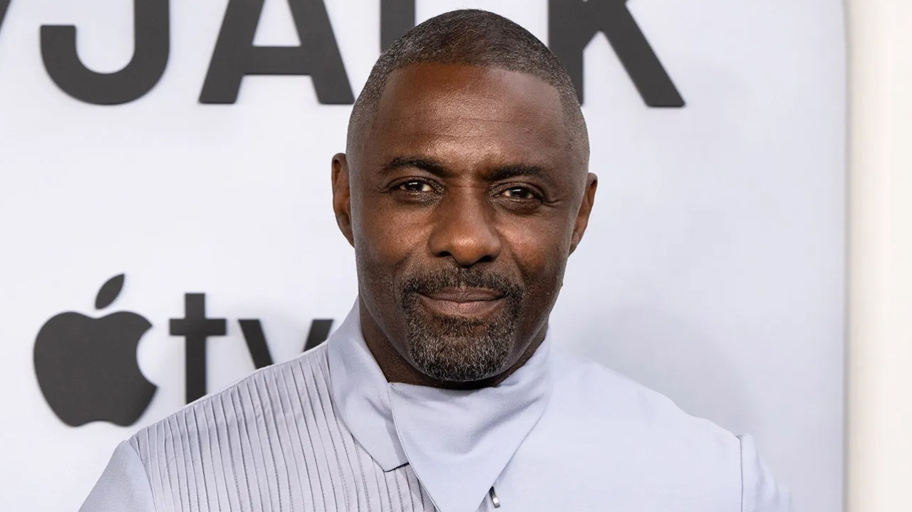 Idris Elba passeia pelo Rio, após virada com Anitta