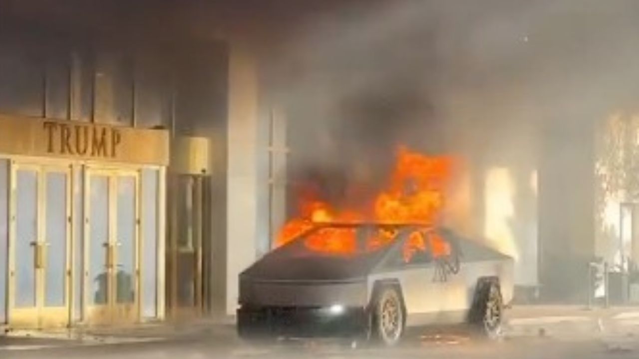 Explosão de Cybertruck  acontece na porta do hotel de Donald Trump