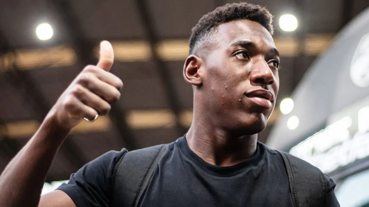 De saída do Vasco, Léo Pelé é anunciado pelo Athlético-PR