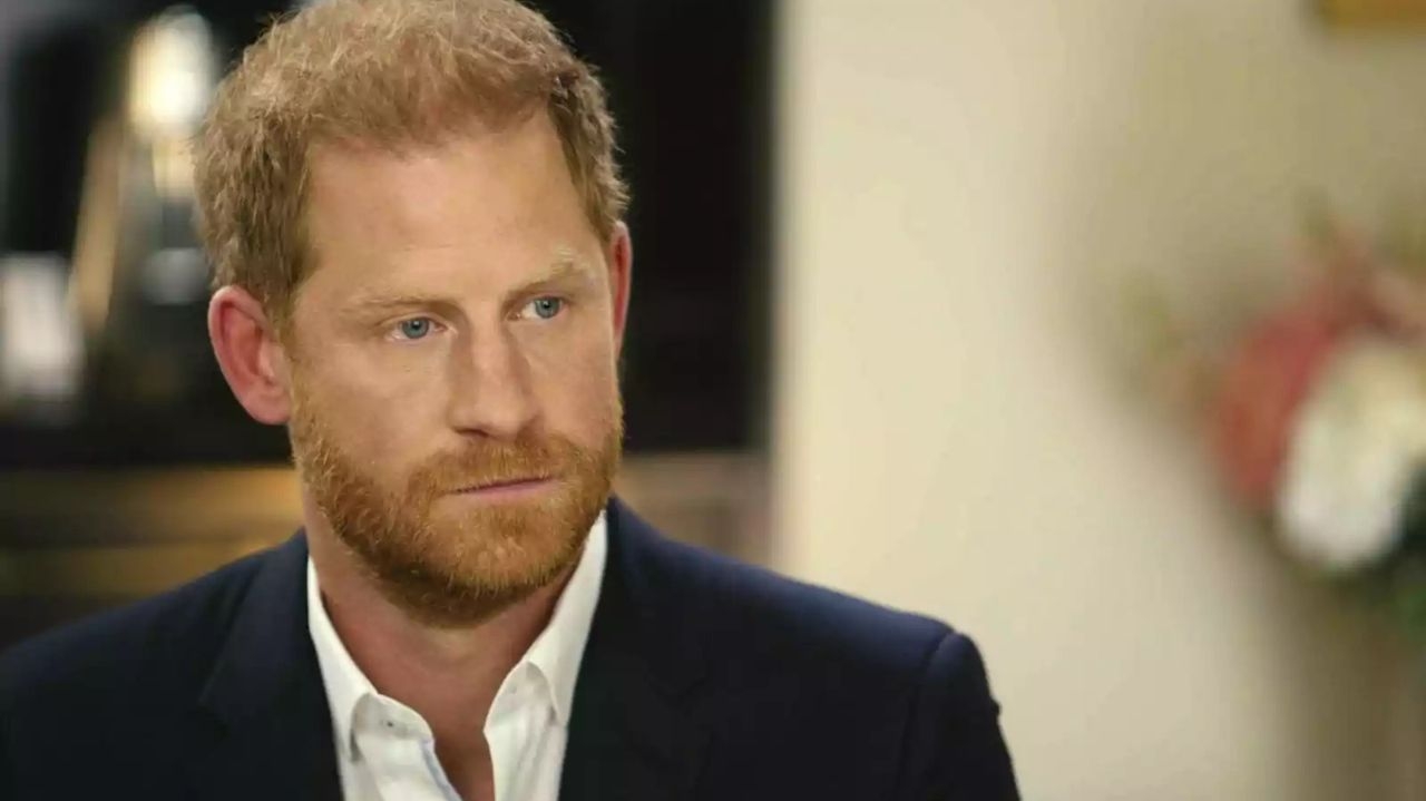 Príncipe Harry demonstra arrependimento sobre sua biografia, diz fonte
