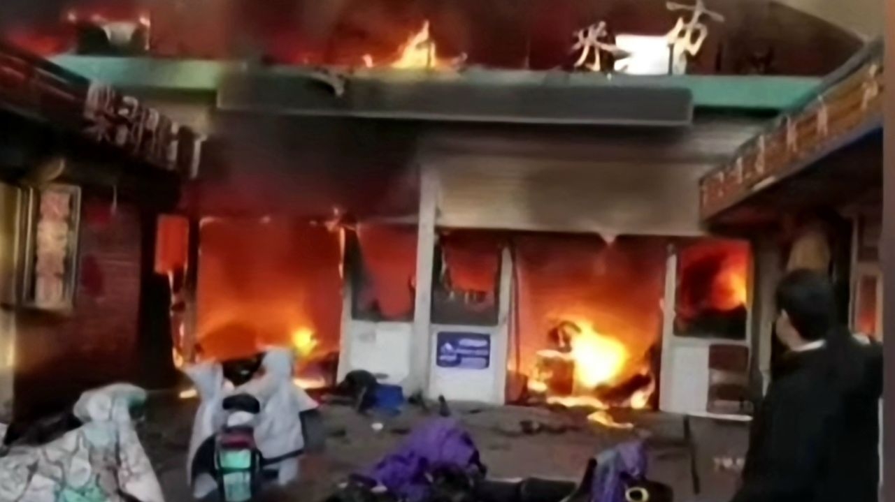 Incêndio em mercado chinês de vegetais deixa vítimas fatais e feridos