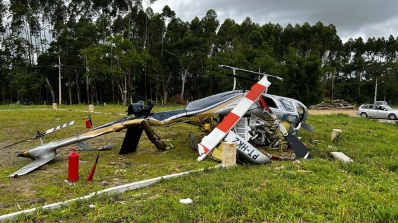 Helicóptero cai durante voo turístico em Santa Catarina e FAB investiga acidente
