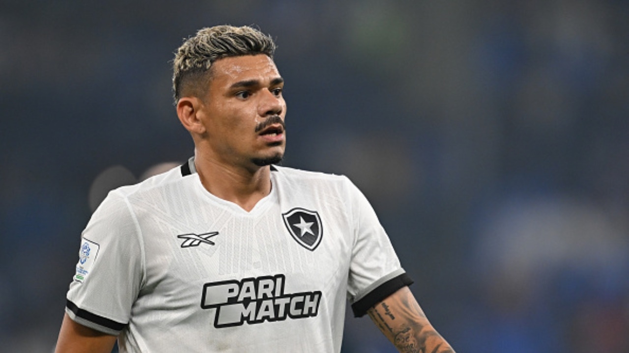 Tiquinho Soares aceita proposta do Santos e destrava negociação por Jair