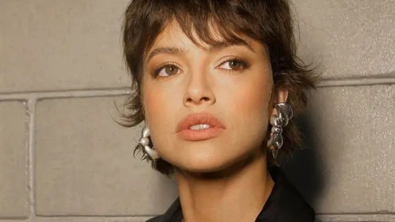 Agatha Moreira fala sobre namoro com Rodrigo Simas e projeta o futuro