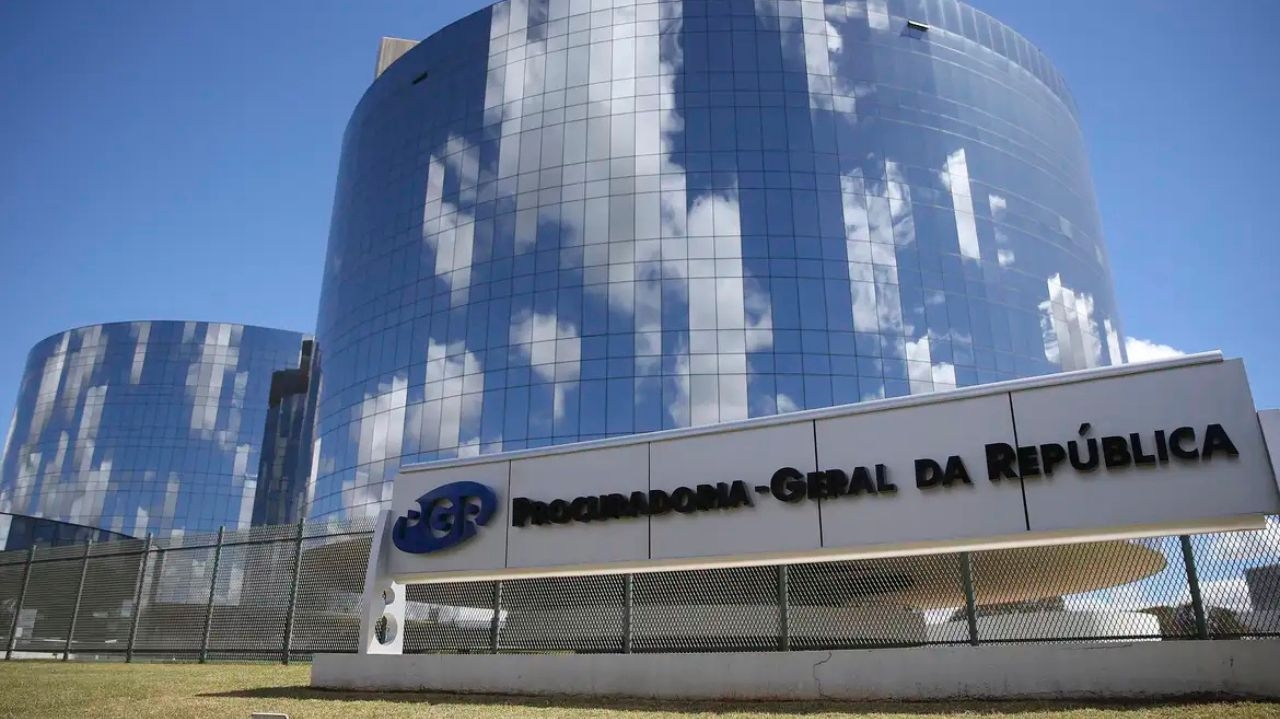 Entidade denuncia Meta ao MPF por autorizar associação de LGBT a doença mental