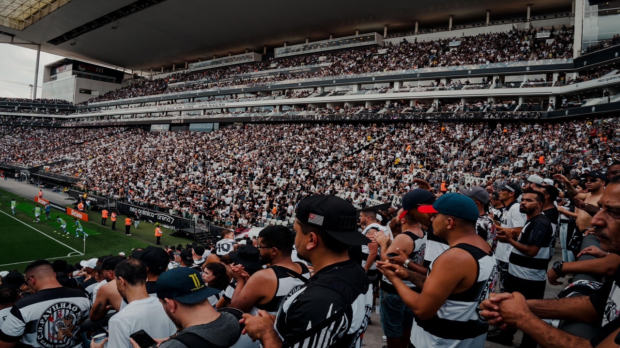 Corinthians inicia 2025 sem somas no elenco; conversa nos bastidores é sobre manutenção