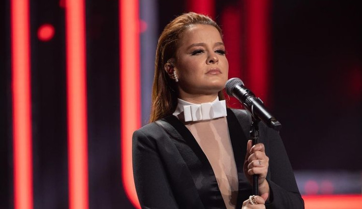 Maiara aparece usando filtro de chifre em live e internautas especulam traição de Fernando Zor