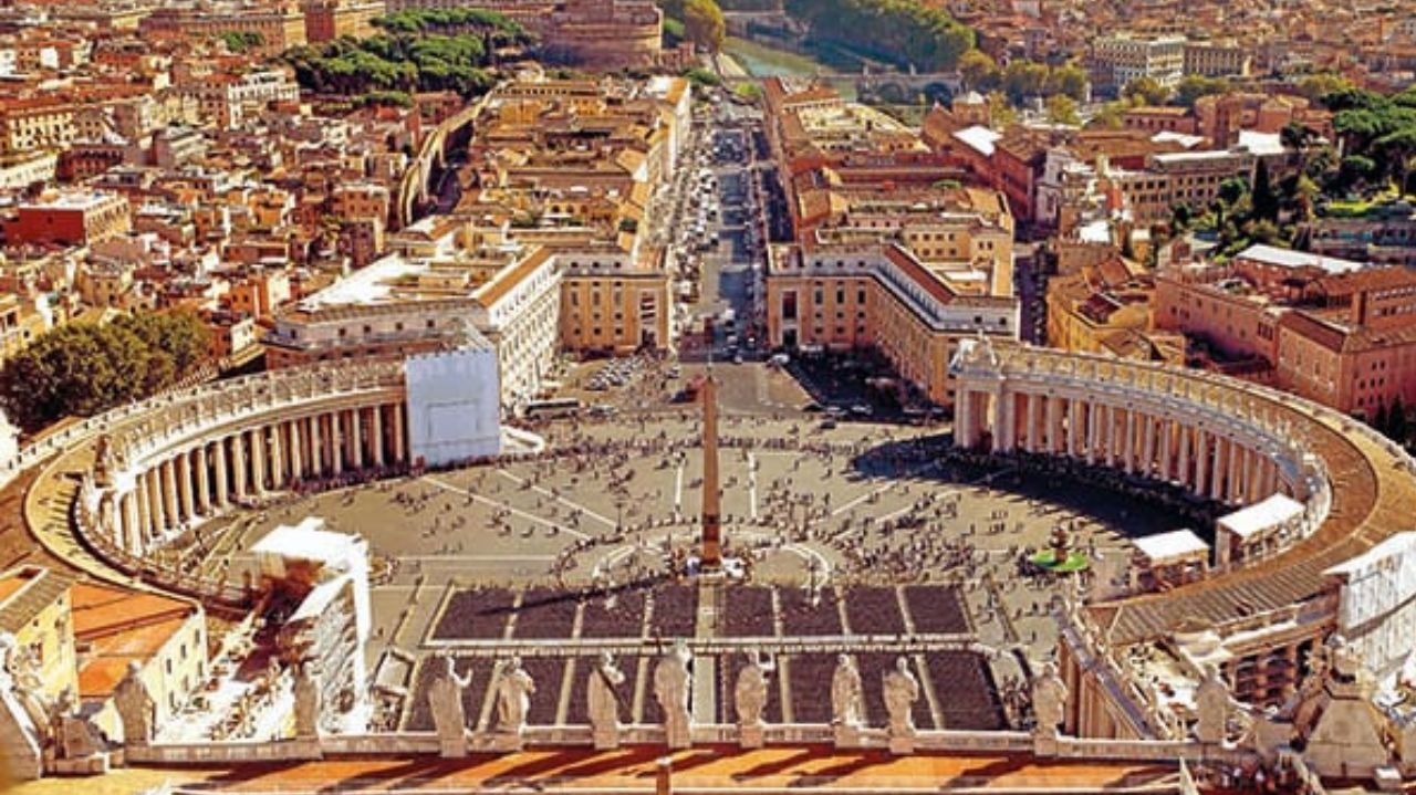 Vaticano aprova diretriz para seminários aceitarem homens gays com restrições