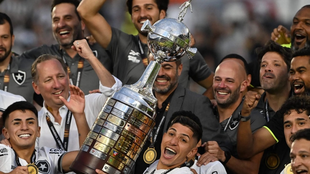 Com dificuldade em contratar elenco, Botafogo vê saída nos EUA