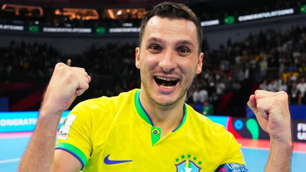 Catarinense Dyego Zuffo é eleito o melhor jogador de futsal do mundo em 2024