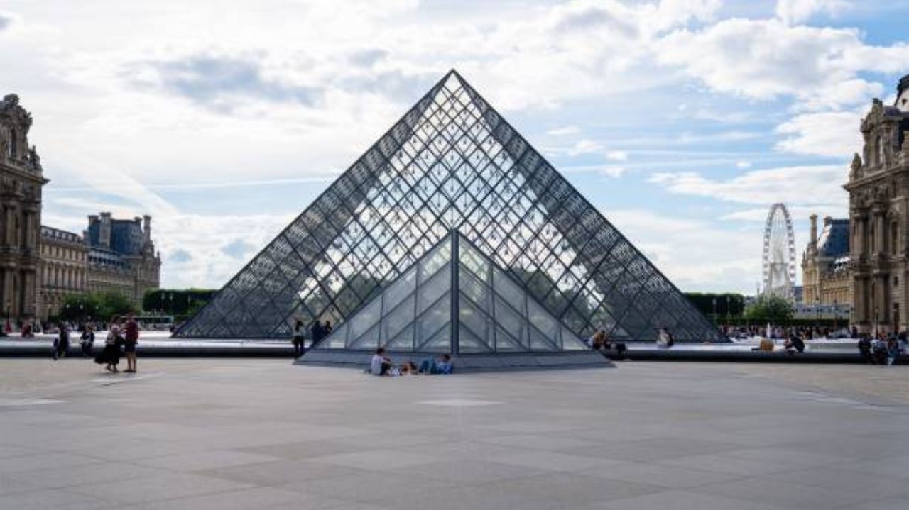 Museu do Louvre anuncia evento de gala beneficente