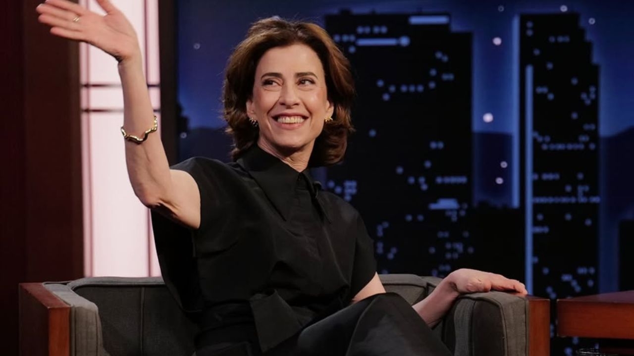 Fernanda Torres arrasa na escolha do look para entrevista em programa famoso em Los Angeles