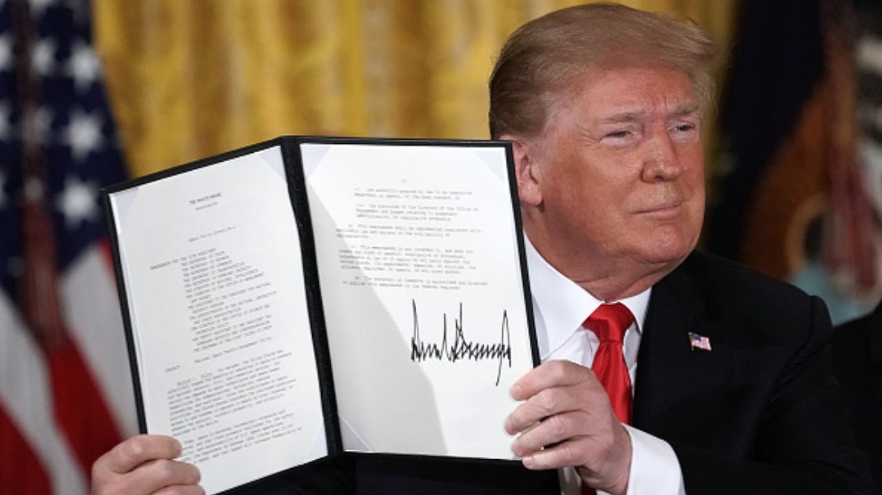 Donald Trump perdoa mais de 1500 acusados de participação na invasão do Capitólio, em 2021