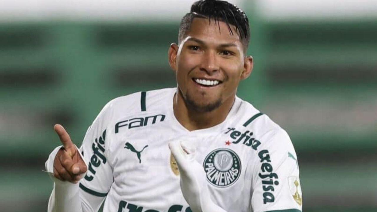 Fluminense mantém negociações com Rony, mas impõe condições