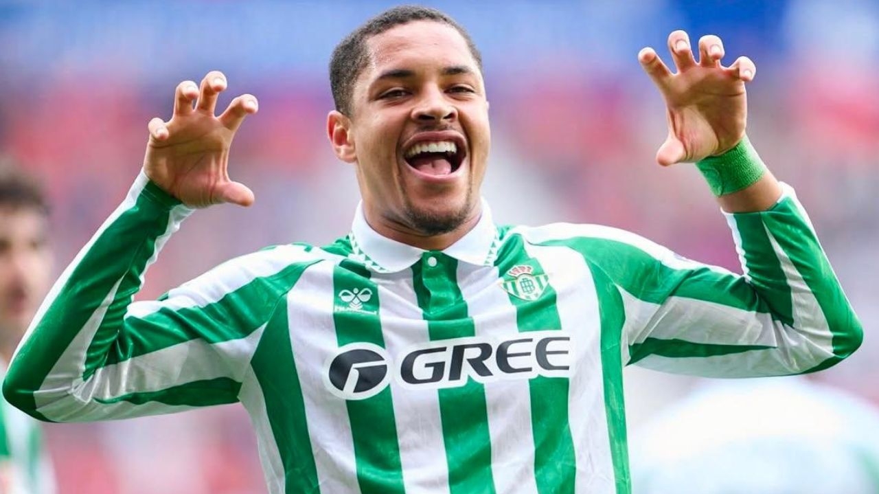 Palmeiras nega ter feito oferta milionária pelo atacante Vitor Roque, do Barcelona