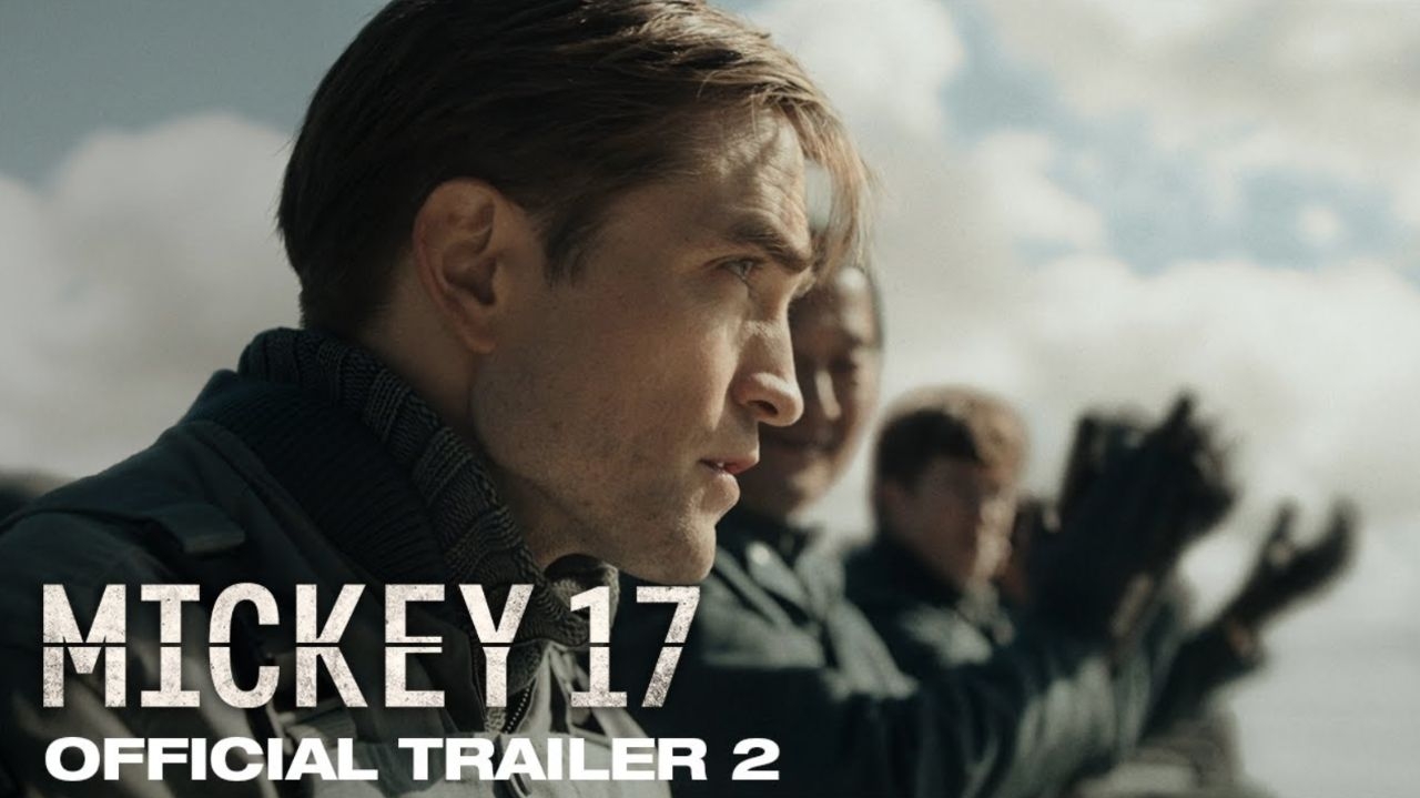 Mickey 17: Warner divulga trailer do novo filme estrelado por Robert Pattinson