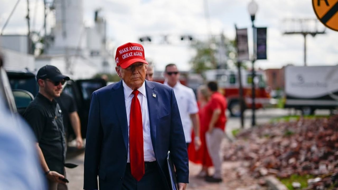 Chega no Brasil o primeiro voo dos deportados após Trump anunciar novas regras para imigrantes