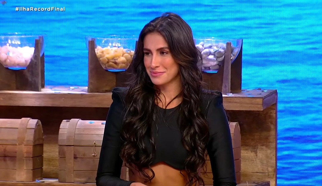 Any Borges fala sobre o tratamento fora do Ilha Record: “/Me chamaram de burra”/