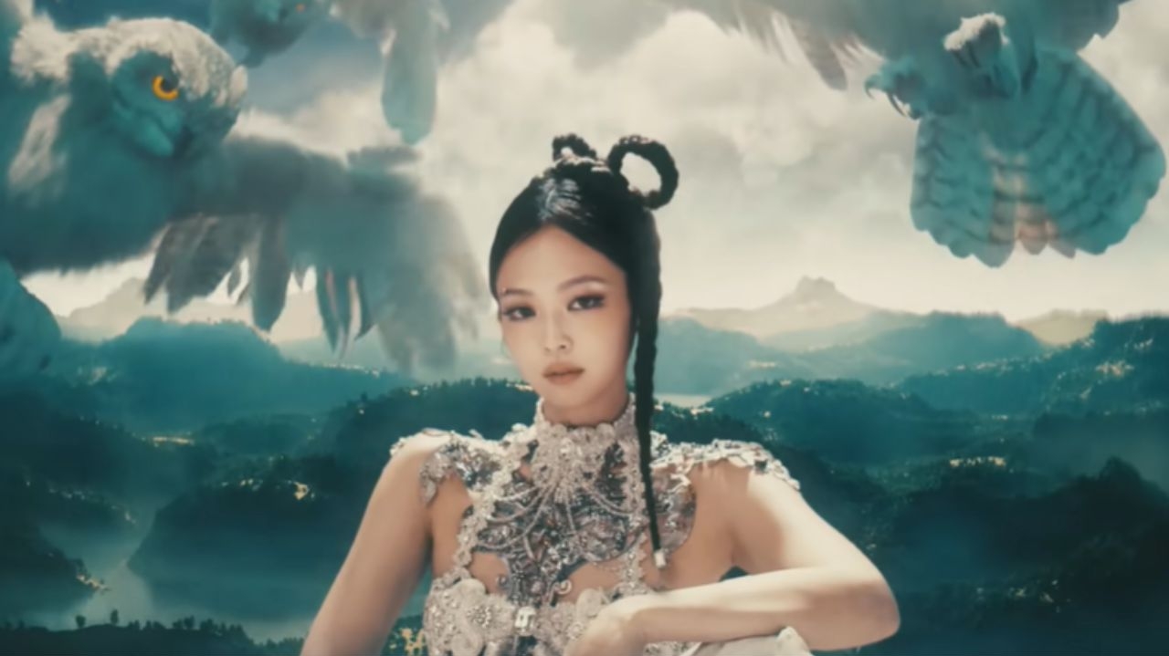 Jennie prepara território para “Ruby” com o clipe intimista “Zen”
