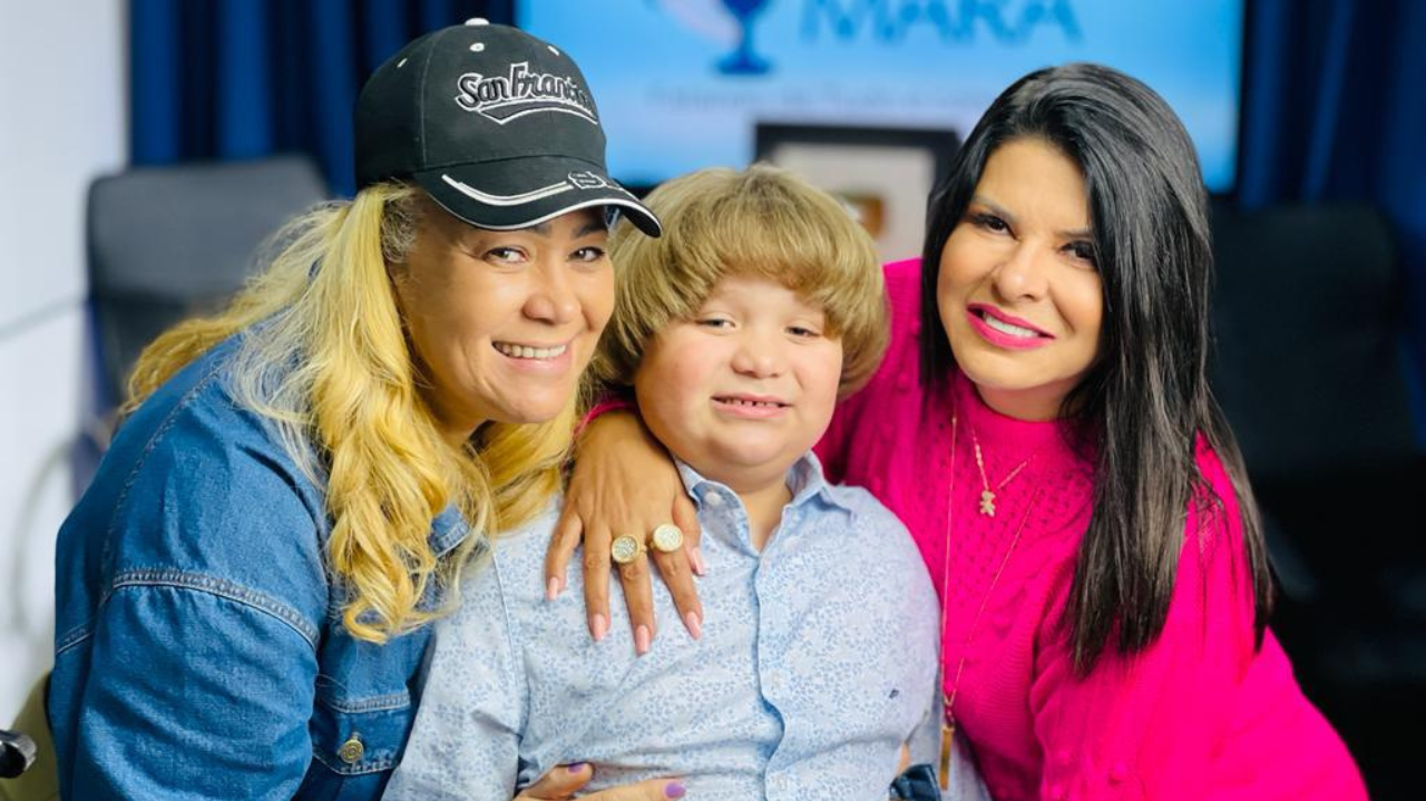 Afilhado de Mara Maravilha, Vittorio Apps, é condecorado na Academia de letras do Rio de Janeiro