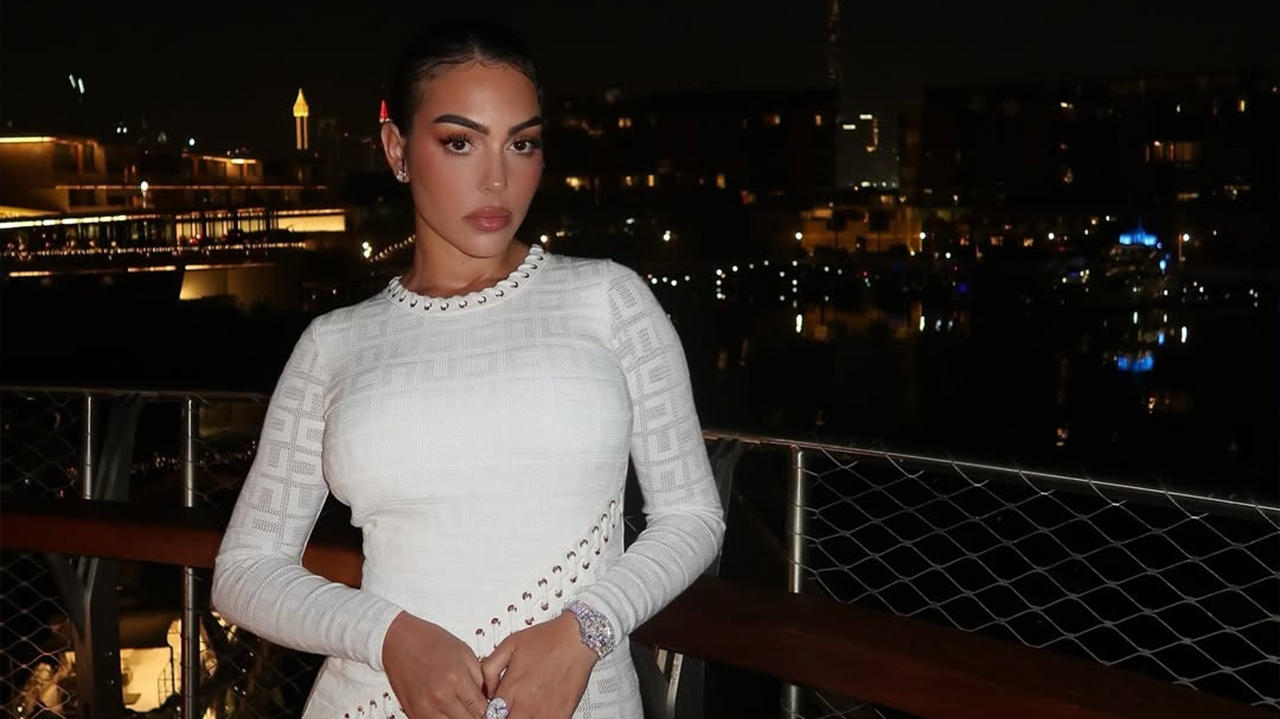 Esposa de Cristiano Ronaldo, Georgina se presenteia  com bolsa de luxo de aniversário