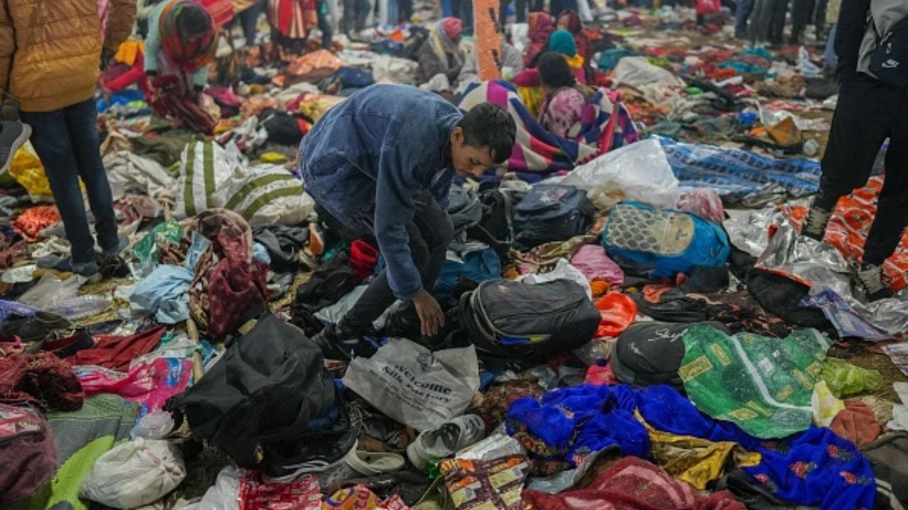 Rompimento de barreira causa mortes em festival religioso na Índia