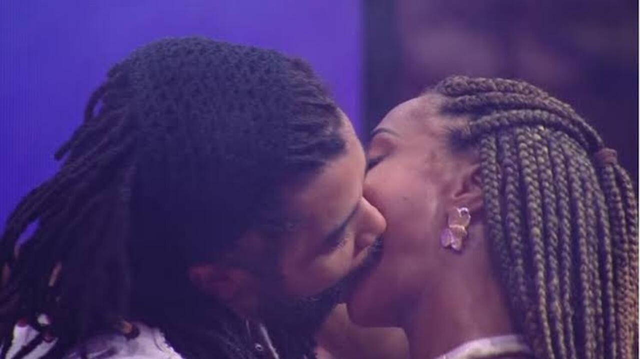 BBB 25: Diogo e Aline dão o primeiro beijo