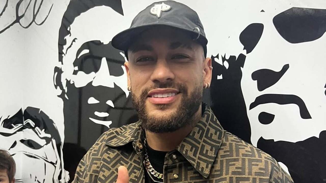 O bom filho à casa torna: Neymar Jr. está de volta ao Santos após 12 anos no futebol internacional