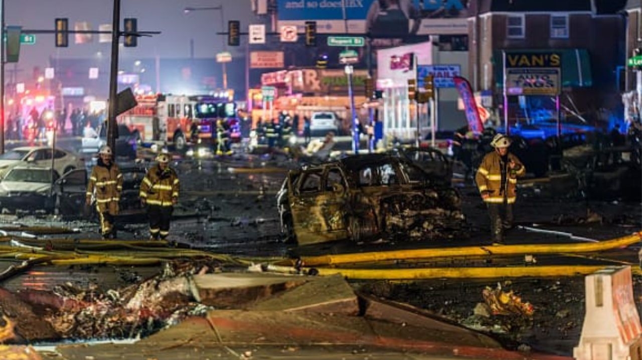 Avião com seis pessoas cai na Filadélfia, EUA