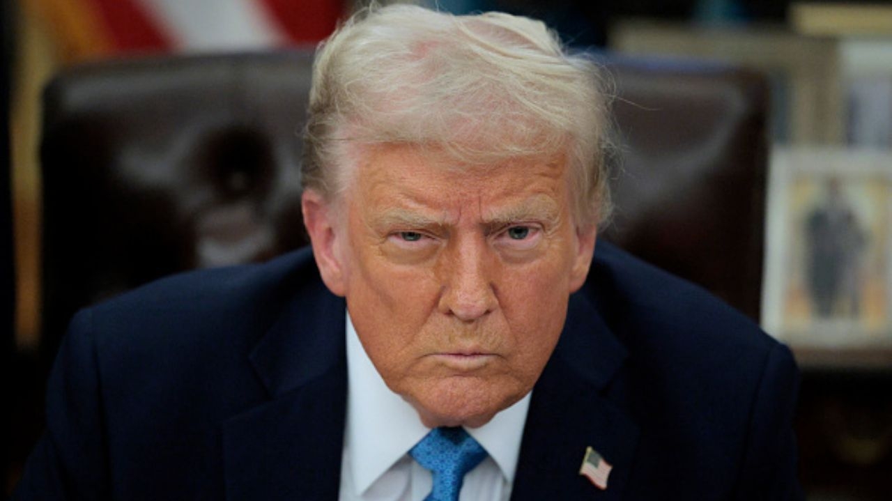 Presidente Trump concorda em fechar instituições de ajuda humanitária nos EUA