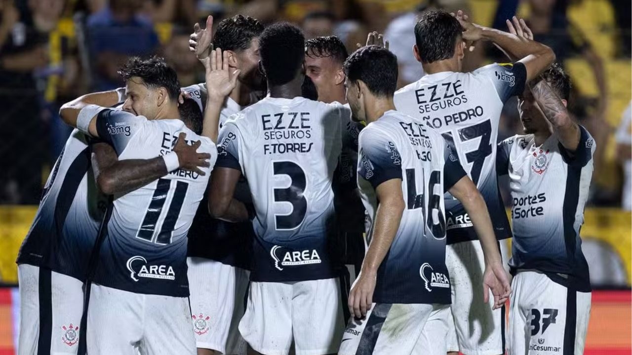 Hugo Souza pega pênalti e Corinthians vence no Paulistão