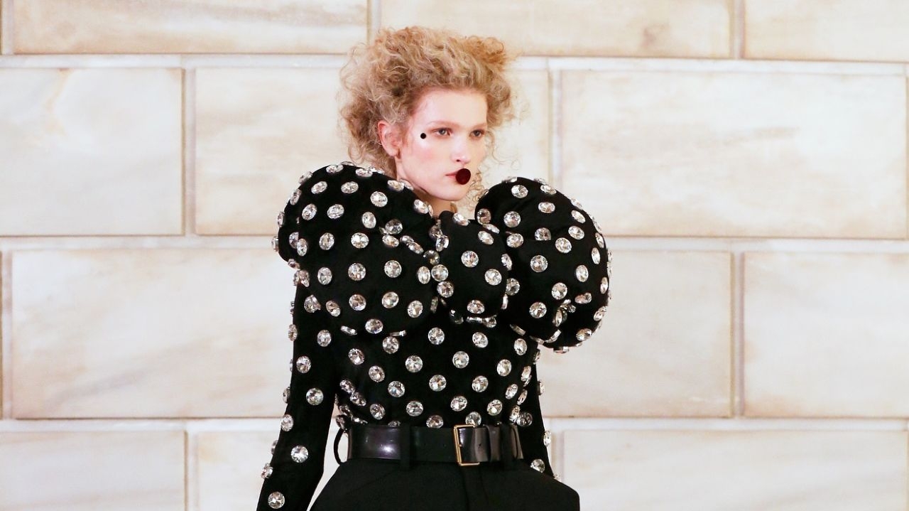 Marc Jacobs: Pat McGrath assina maquiagem em desfile