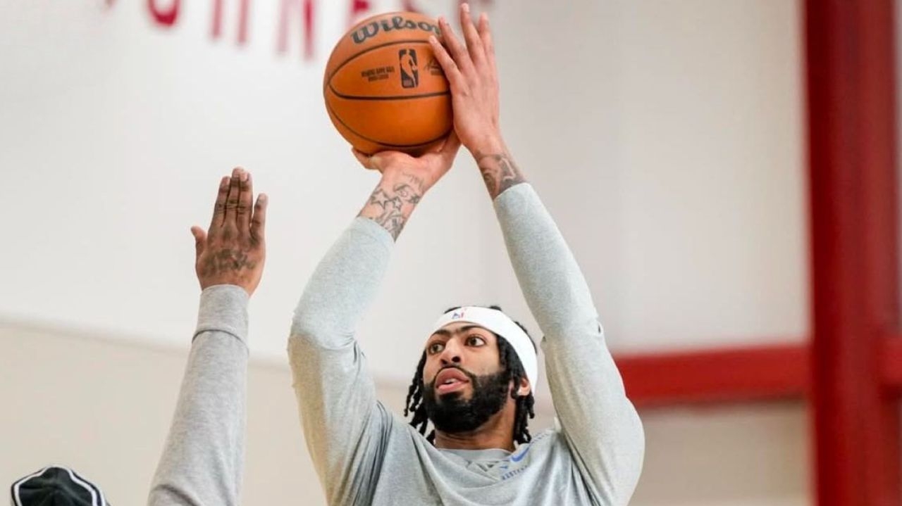 Anthony Davis faz primeiro treino com a equipe do Dallas Mavericks