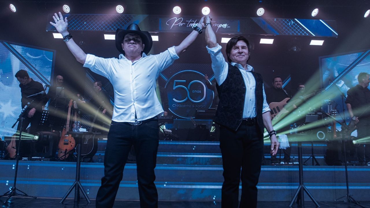 BBB 25: Chitãozinho e Xororó se apresentam e trazem Sandy e Junior para show especial