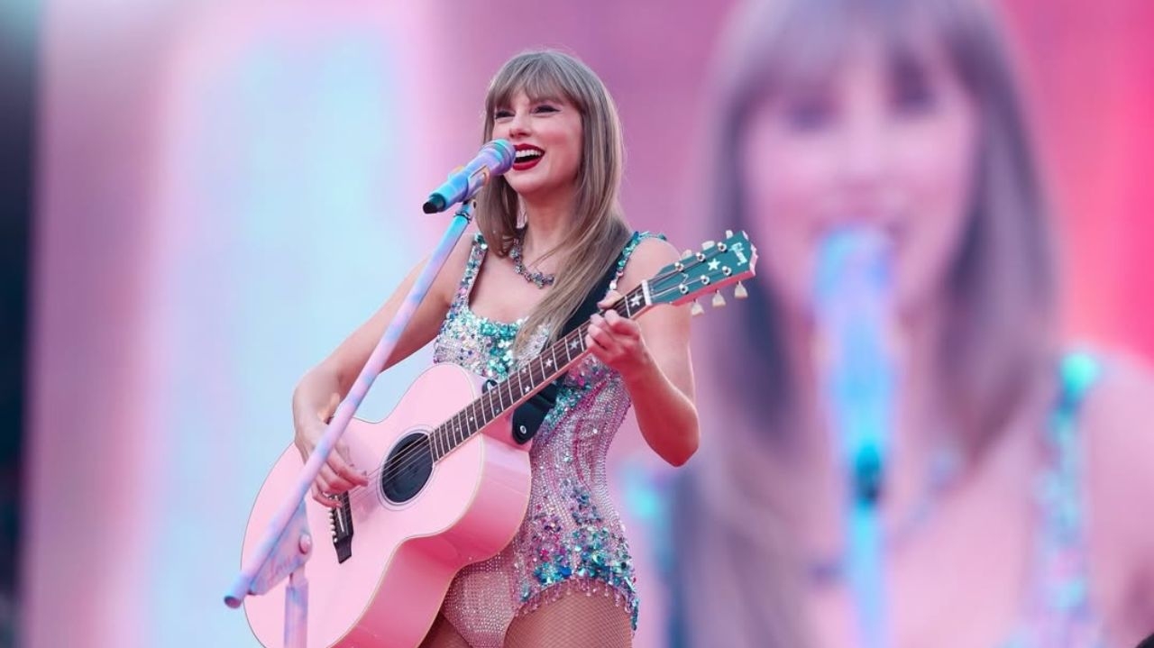 Taylor Swift homenageia Travis Kelce no Super Bowl 2025