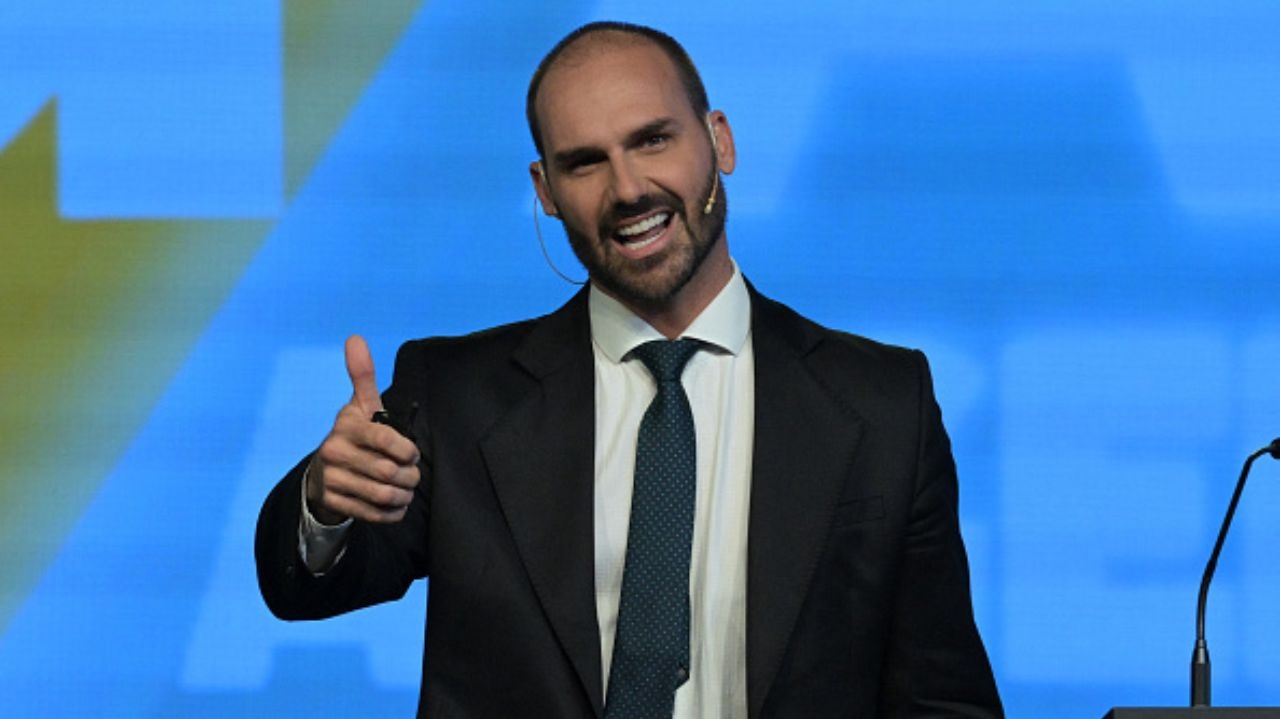 Eduardo Bolsonaro reage a intimação da PF e promete recorrer em defesa