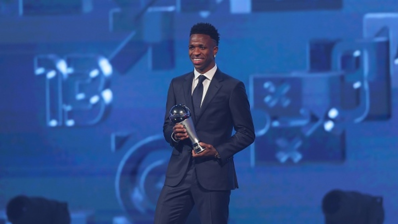 Jornal espanhol afirma que Vinicius Jr. recebeu proposta bilionária do futebol saudita