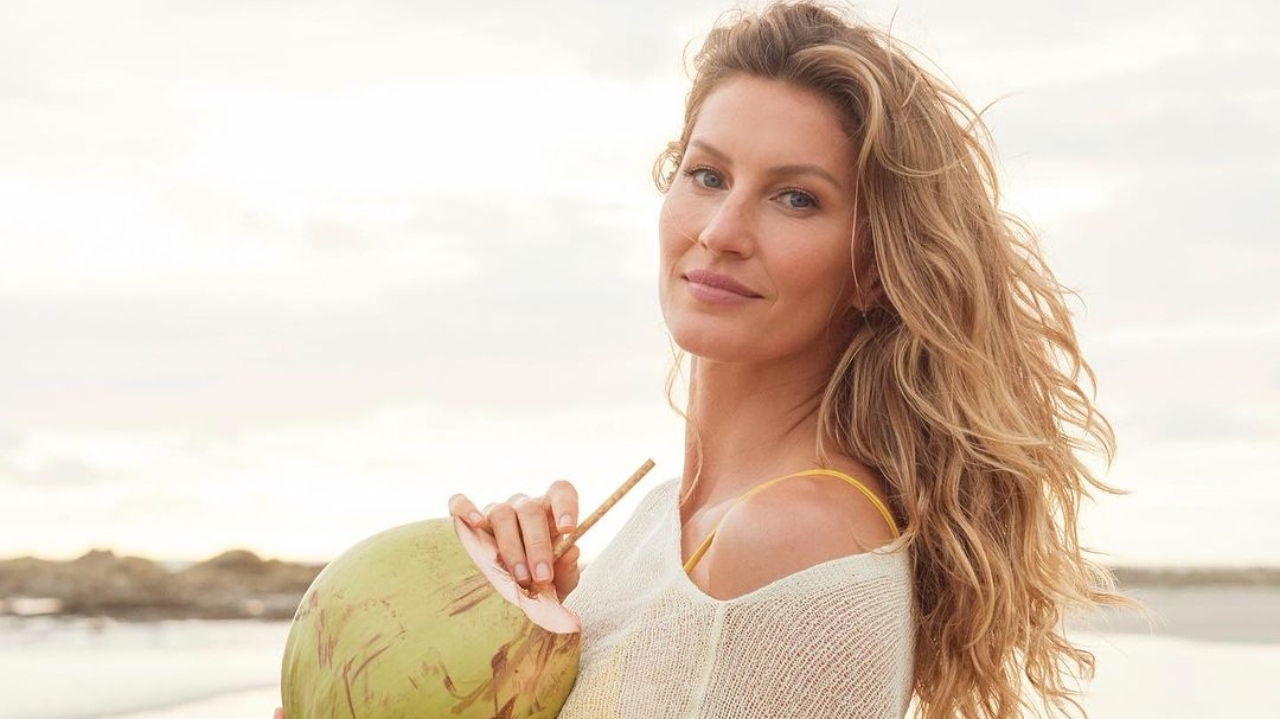 “Descansando”, revela fonte após Gisele Bündchen dar  à luz ao seu terceiro filho