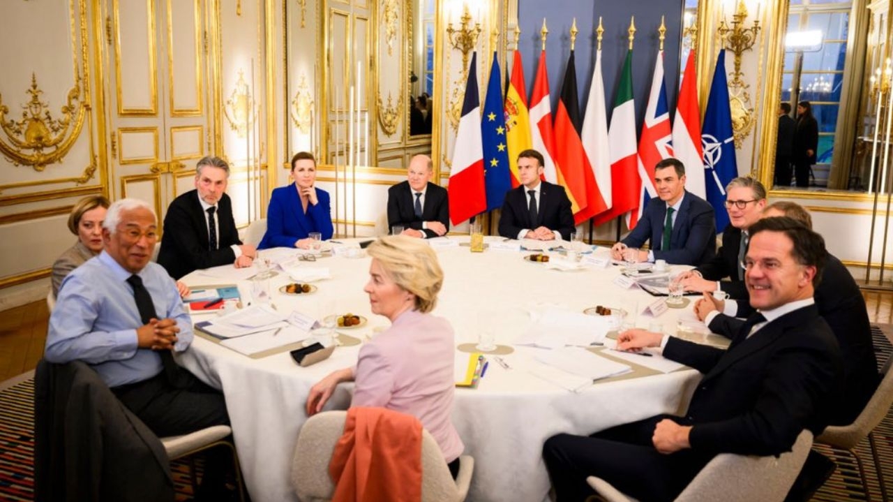 Ucrânia é assunto de reunião de emergência em Paris