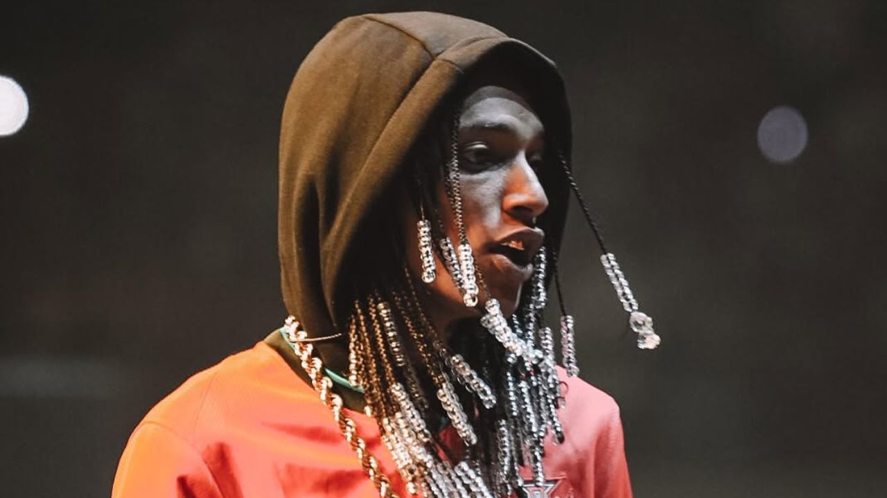 Oruam anuncia lançamento de novo álbum após deixar a prisão