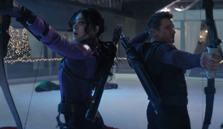 Hailee Steinfield comenta sobre relação com Jeremy Renner nas gravações de “/Gavião Arqueiro”/